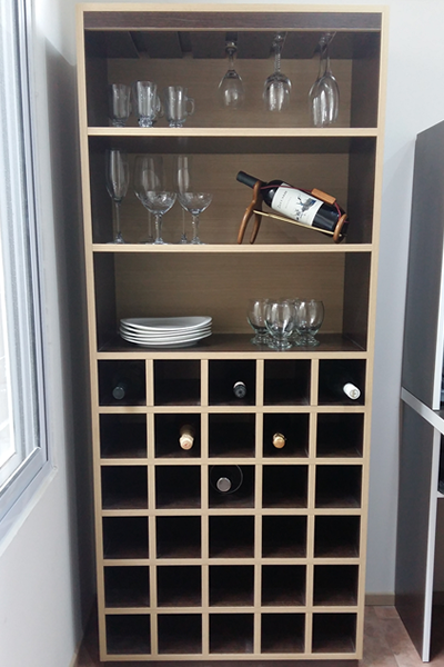 Mueble vinoteca en madera