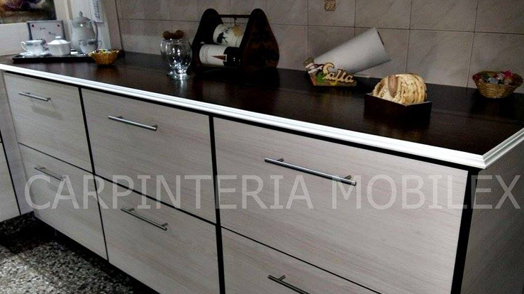 Bajo mesada en madera